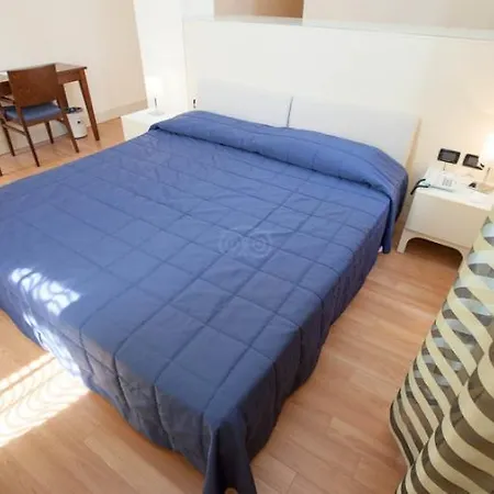 Отель Del Golfo 4*